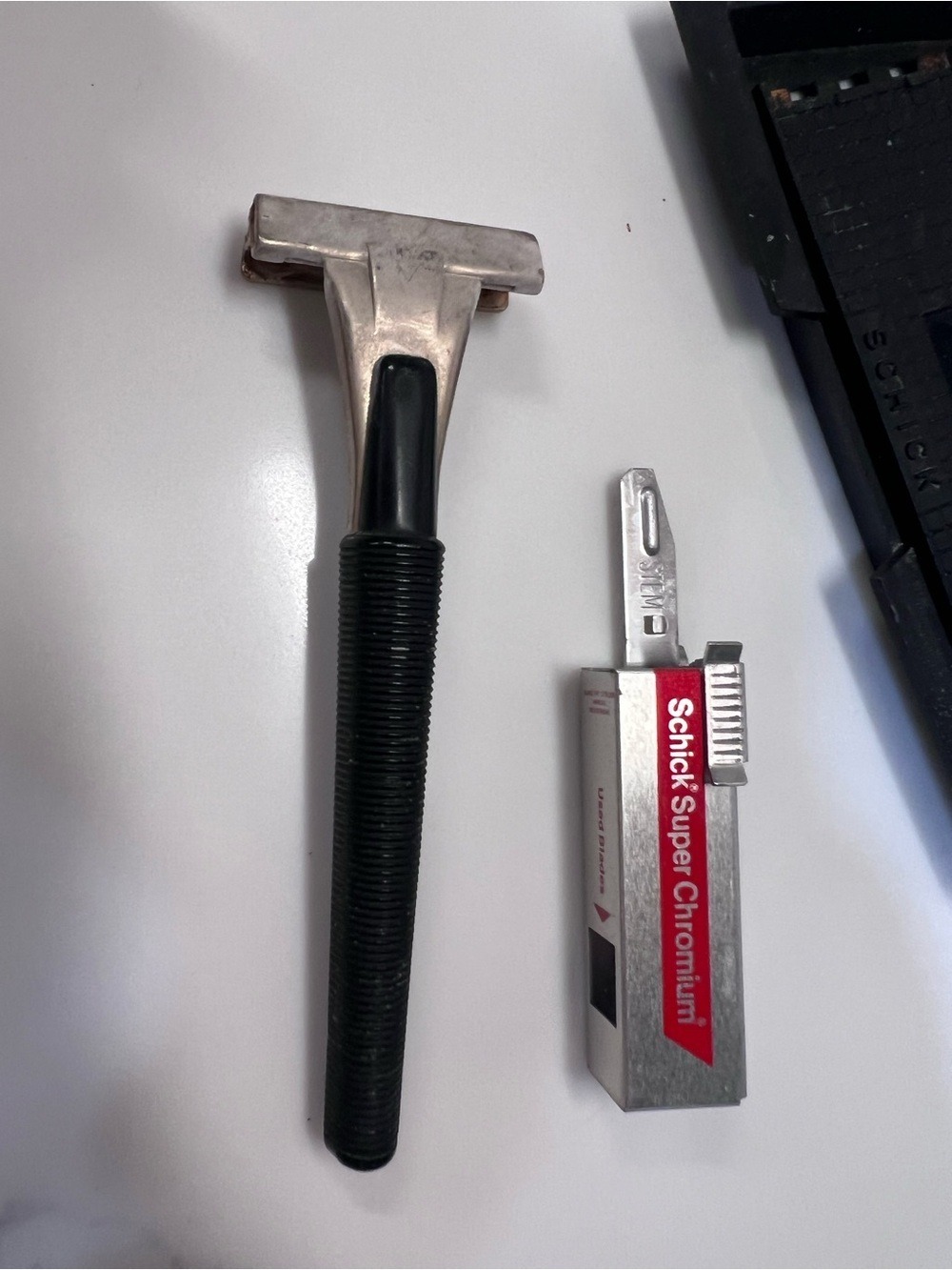 Vintage Schick Injector style Safety Razor With Orginal Case - Picture 2 of 7